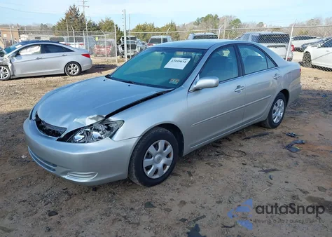 2002 Toyota Camry Le z USA, uszkodzony, nr VIN 4T1BE32K52U527663